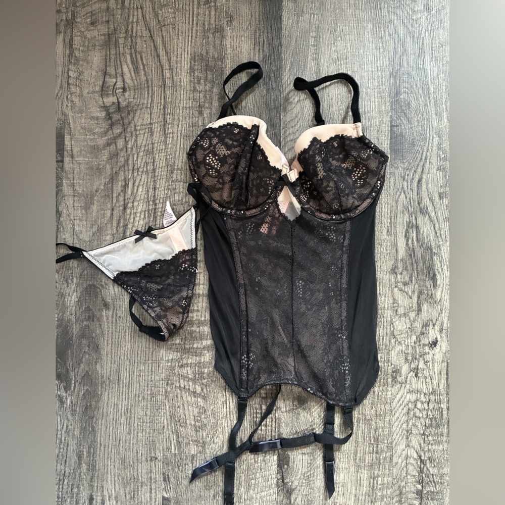Victoria’s Secret Dream Angels 2 pc Corset Garter 34C  and g string panty NWT